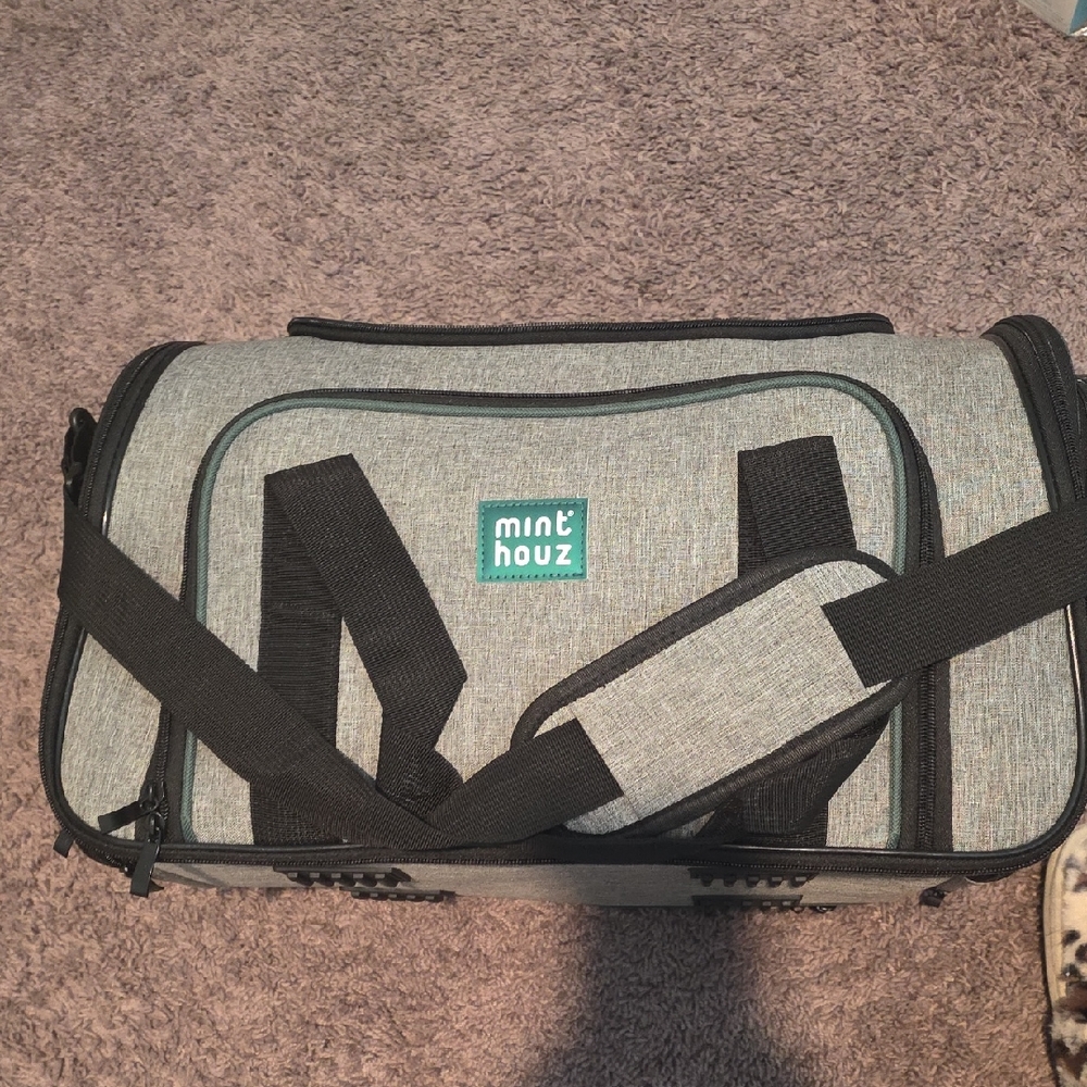Expandable Cat Carrier